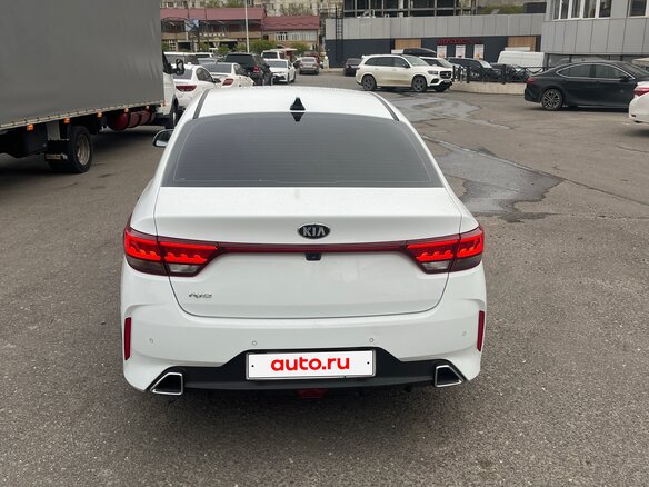 2020 Kia Rio IV Рестайлинг, белый, 1485000 рублей - вид 2