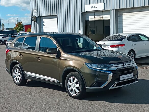 2019 Mitsubishi Outlander III Рестайлинг 3, коричневый, 1860000 рублей - вид 5