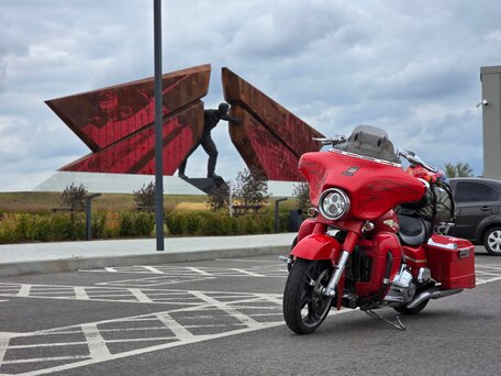 2010 Harley-Davidson CVO Street Glide, красный, 1000000 рублей, вид 3