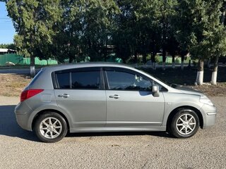 2010 Nissan Tiida I Рестайлинг, серебристый, 620000 рублей, вид 2