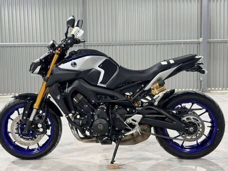 2019 Yamaha MT-09 (FZ-09), серый, 1090000 рублей, вид 4