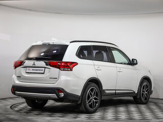 2018 Mitsubishi Outlander III Рестайлинг 2, белый, 1499000 рублей, вид 5
