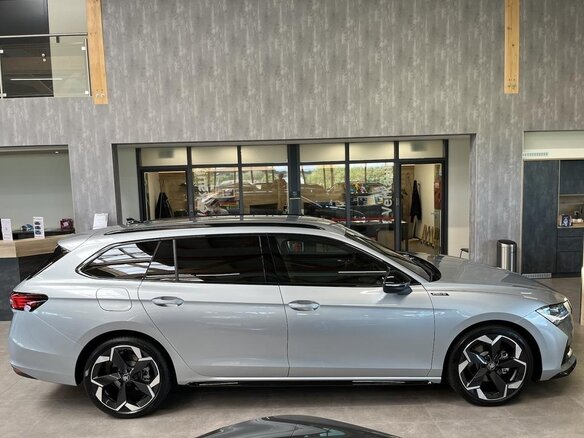 2026 Skoda Superb IV, серебристый, 5215005 рублей - вид 2