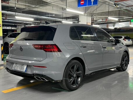 2021 Volkswagen Golf VIII, серый, 1590000 рублей, вид 2