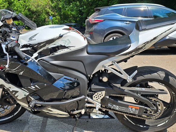 2010 Honda CBR 600RR, чёрный, 900000 рублей - вид 4