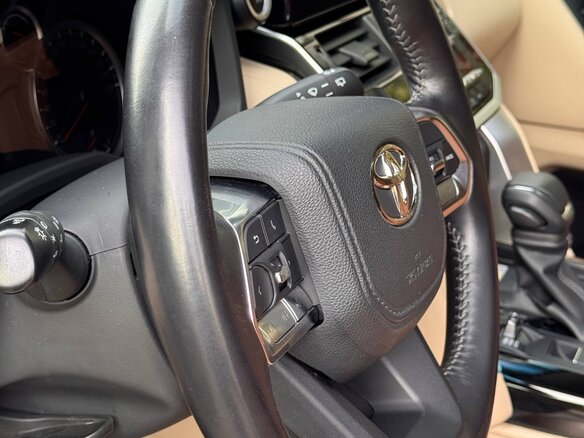 2022 Toyota Land Cruiser 300 Series, белый, 11000000 рублей - вид 12