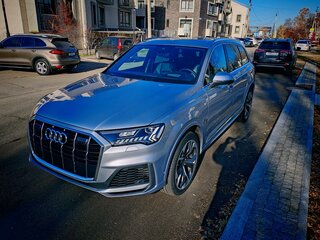 2020 Audi Q7 45 TDI II (4M) Рестайлинг, серебристый, 7099999 рублей, вид 3