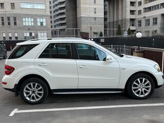 2010 Mercedes-Benz M-Класс 300 II (W164) Рестайлинг, белый, 2090000 рублей, вид 4