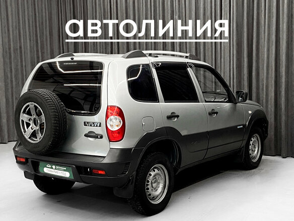 2014 Chevrolet Niva I Рестайлинг, серебристый, 635000 рублей - вид 4