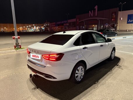 2023 Lada (ВАЗ) Vesta I Рестайлинг (NG), белый, 1080000 рублей, вид 3