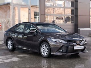 2019 Toyota Camry VIII (XV70), серебристый, 2720000 рублей, вид 3