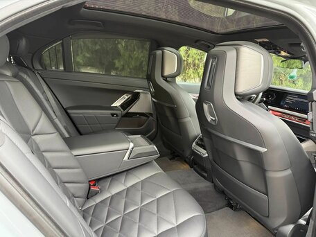 2022 BMW 7 серии 740Li VII (G70), серый, 9600000 рублей, вид 5