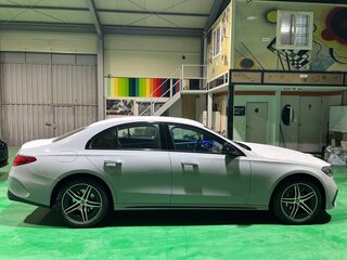 2025 Mercedes-Benz E-Класс 300 VI (W214, S214), серебристый, 9800000 рублей, вид 4