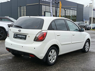 2011 Kia Rio II Рестайлинг, белый, 645000 рублей, вид 5