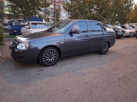 2014 Lada (ВАЗ) Priora I Рестайлинг, серебристый, 720000 рублей