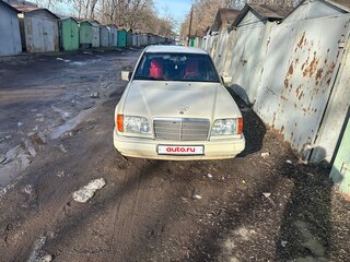 1992 Mercedes-Benz E-Класс 220 I (W124), белый, 450000 рублей, вид 1