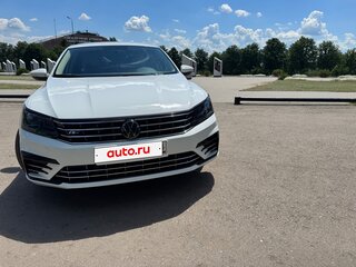 2017 Volkswagen Passat (North America and China) I Рестайлинг, белый, 2000000 рублей, вид 2