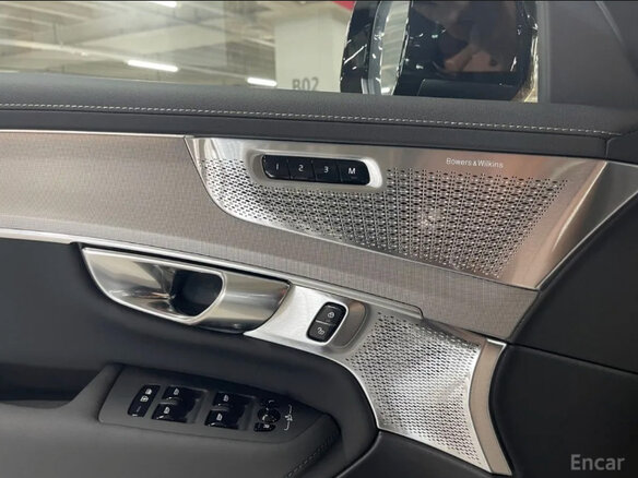 2026 Volvo XC90 B6 II Рестайлинг 2, чёрный, 10300000 рублей - вид 9