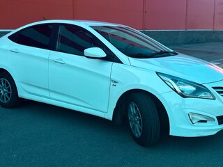 2015 Hyundai Solaris I Рестайлинг, белый, 800000 рублей, вид 4