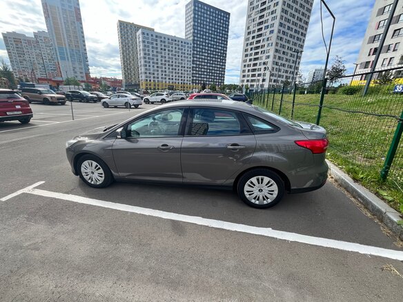 2017 Ford Focus III Рестайлинг, серый, 1100000 рублей - вид 4