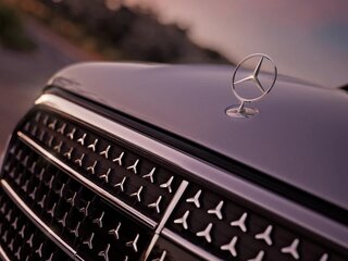 2026 Mercedes-Benz GLS 450 d II (X167) Рестайлинг 2, серый, 18590000 рублей, вид 3