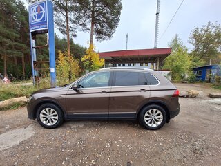 2017 Volkswagen Tiguan II, коричневый, 2250000 рублей, вид 4