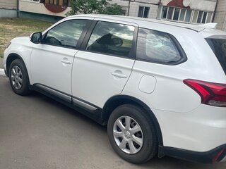 2019 Mitsubishi Outlander III Рестайлинг 3, белый, 2200000 рублей, вид 2