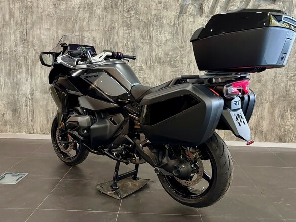 2025 BMW R 1300 RT, чёрный, 3990000 рублей - вид 4