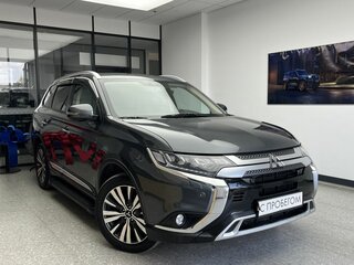 2020 Mitsubishi Outlander III Рестайлинг 3, серый, 2730000 рублей, вид 3