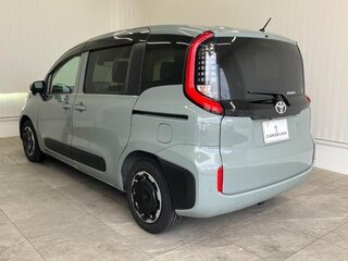 2023 Toyota Sienta III, серый, 1220000 рублей, вид 3