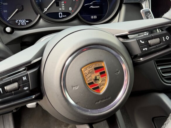 2024 Porsche Macan I Рестайлинг 2, красный, 8100000 рублей - вид 7