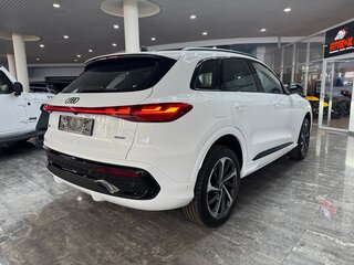 2025 Audi Q5 40 TDI III (GU), белый, 8555000 рублей, вид 3