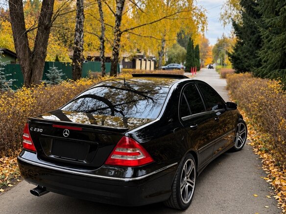 2005 Mercedes-Benz C-Класс 230 II (W203) Рестайлинг, чёрный, 770000 рублей - вид 4