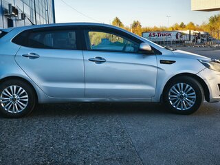 2015 Kia Rio III, серебристый, 580000 рублей, вид 4