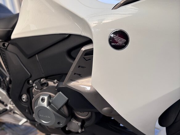 2010 Honda VFR 1200, белый, 825000 рублей - вид 29
