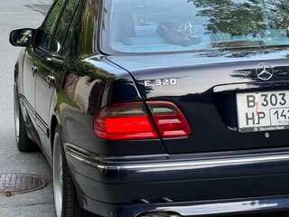 2001 Mercedes-Benz E-Класс 320 II (W210, S210) Рестайлинг, синий, 1300000 рублей, вид 5