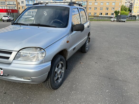 2005 Chevrolet Niva I, серебристый, 350000 рублей