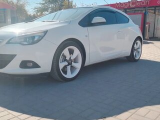 2012 Opel Astra GTC J Рестайлинг, белый, 699000 рублей, вид 2