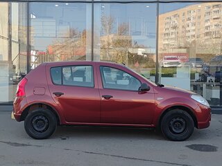 2011 Renault Sandero I, красный, 447000 рублей, вид 4