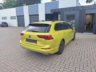 2023 Volkswagen Golf VIII, золотистый, 2132000 рублей, вид 4