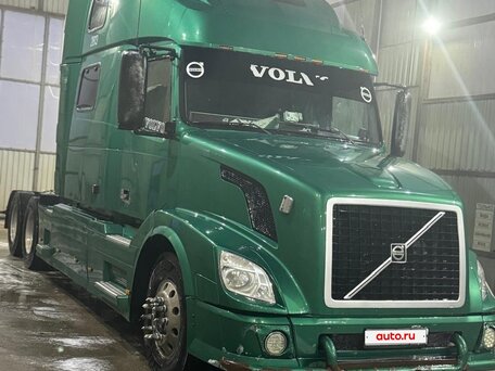 2004 Volvo VNL, зелёный, 4150000 рублей, вид 3