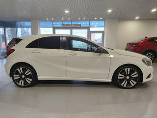 2013 Mercedes-Benz A-Класс 200 III (W176), белый, 997000 рублей, вид 4