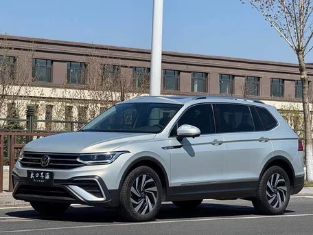 2022 Volkswagen Tiguan II Рестайлинг, серый, 2773000 рублей, вид 1