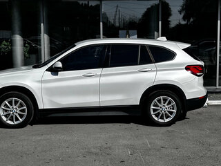 2020 BMW X1 20i xDrive II (F48) Рестайлинг, белый, 2990000 рублей, вид 1