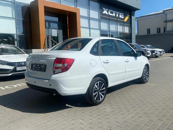 2026 Lada (ВАЗ) Granta I Рестайлинг, белый, 1285000 рублей - вид 5