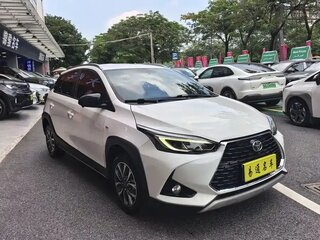 2022 Toyota Yaris IV, белый, 1190005 рублей, вид 3