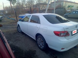 2010 Toyota Corolla X (E140, E150) Рестайлинг, белый, 850000 рублей, вид 4