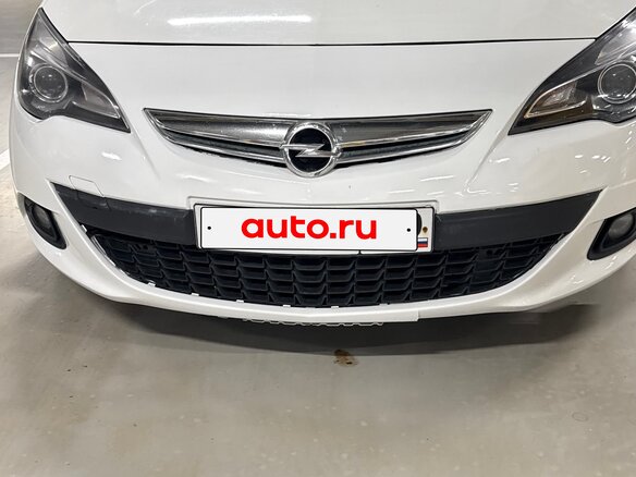 2013 Opel Astra GTC J Рестайлинг, белый, 595000 рублей