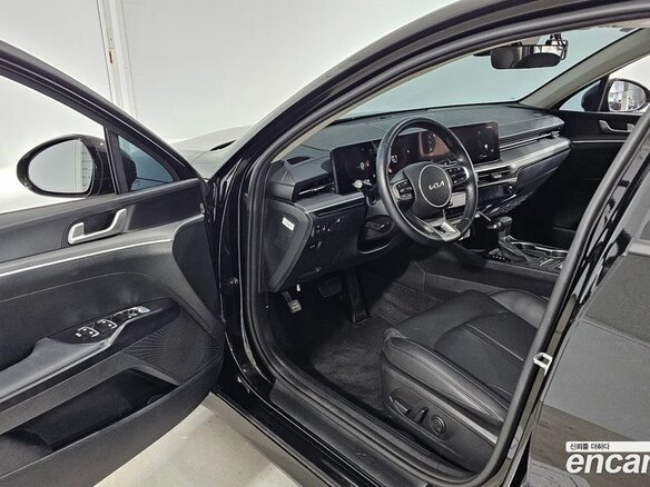 2025 Kia K5 LPi III Рестайлинг, чёрный, 2435000 рублей - вид 5