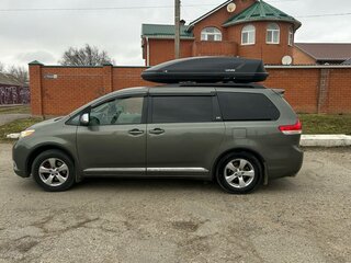 2010 Toyota Sienna III, серый, 1850000 рублей, вид 2